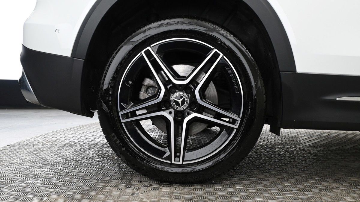 Mercedes-Benz GLB Image 9