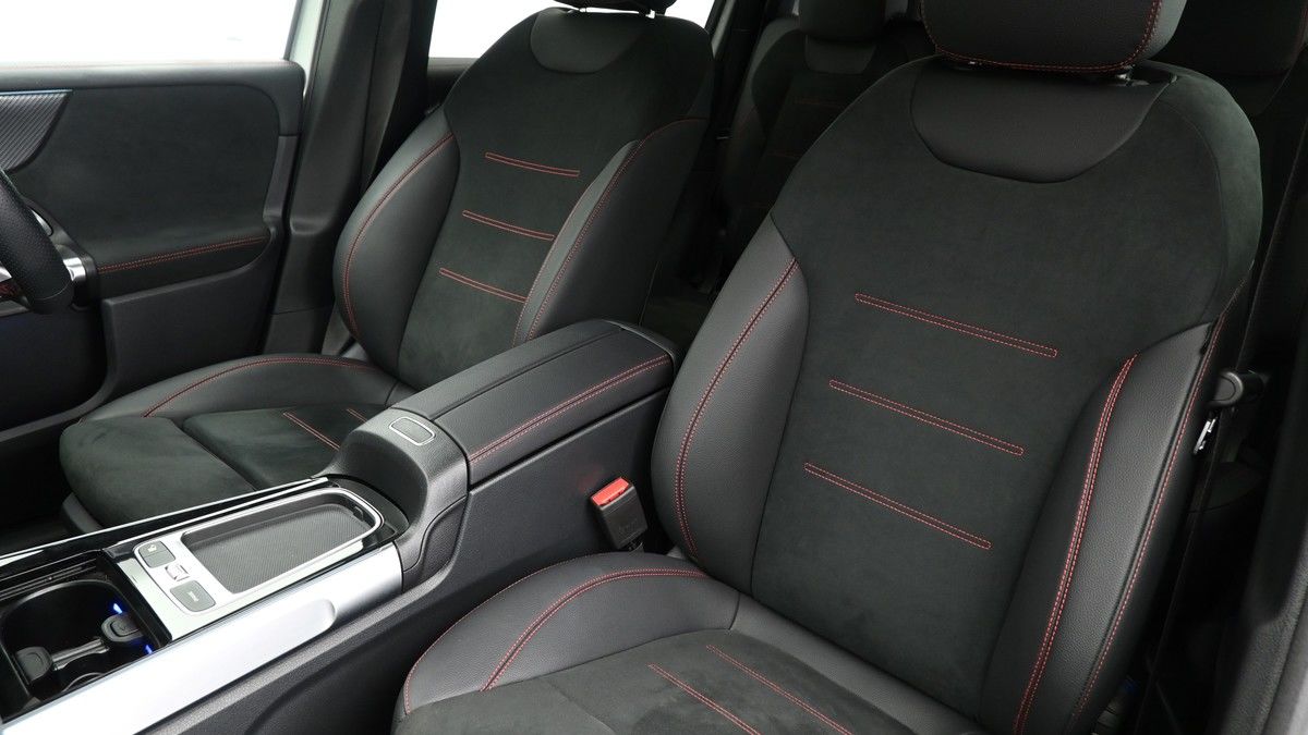 Mercedes-Benz GLB Image 4