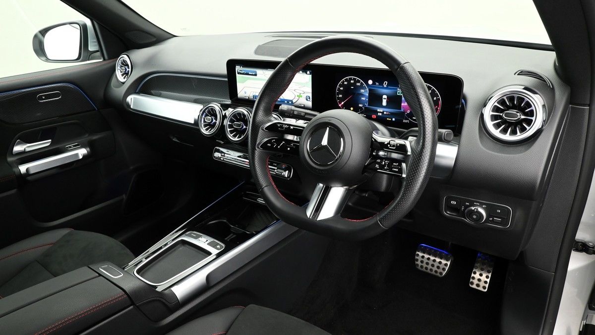 Mercedes-Benz GLB Image 3