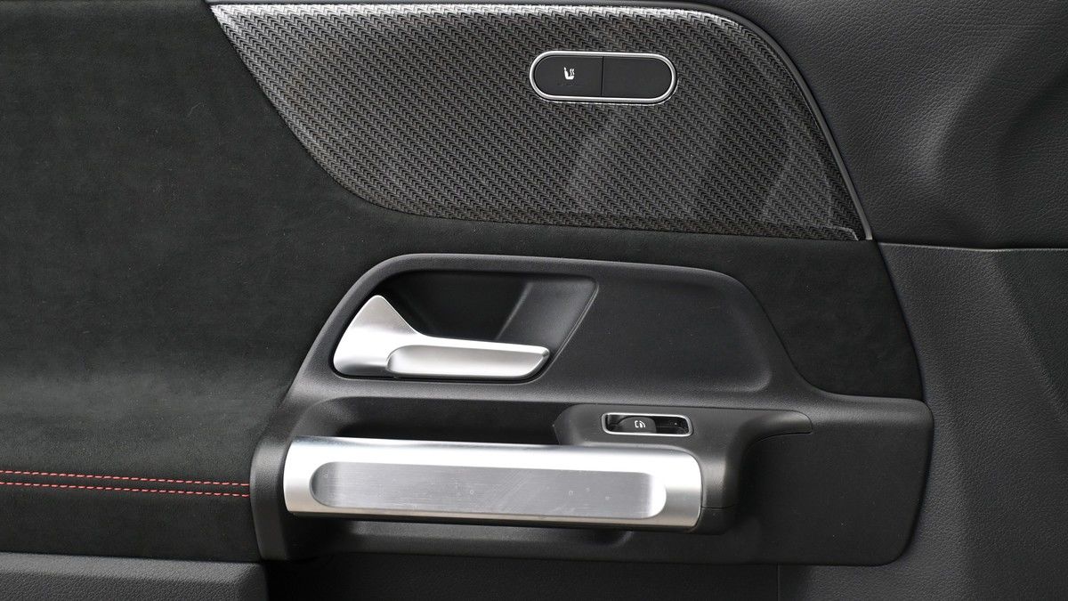 Mercedes-Benz GLB Image 13