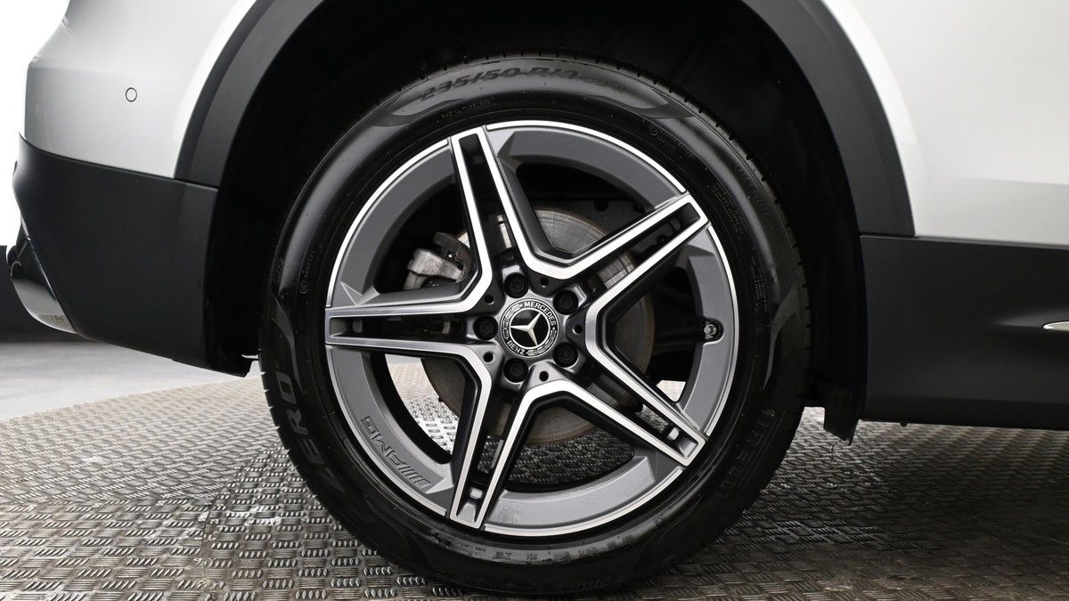 Mercedes-Benz GLB Image 9
