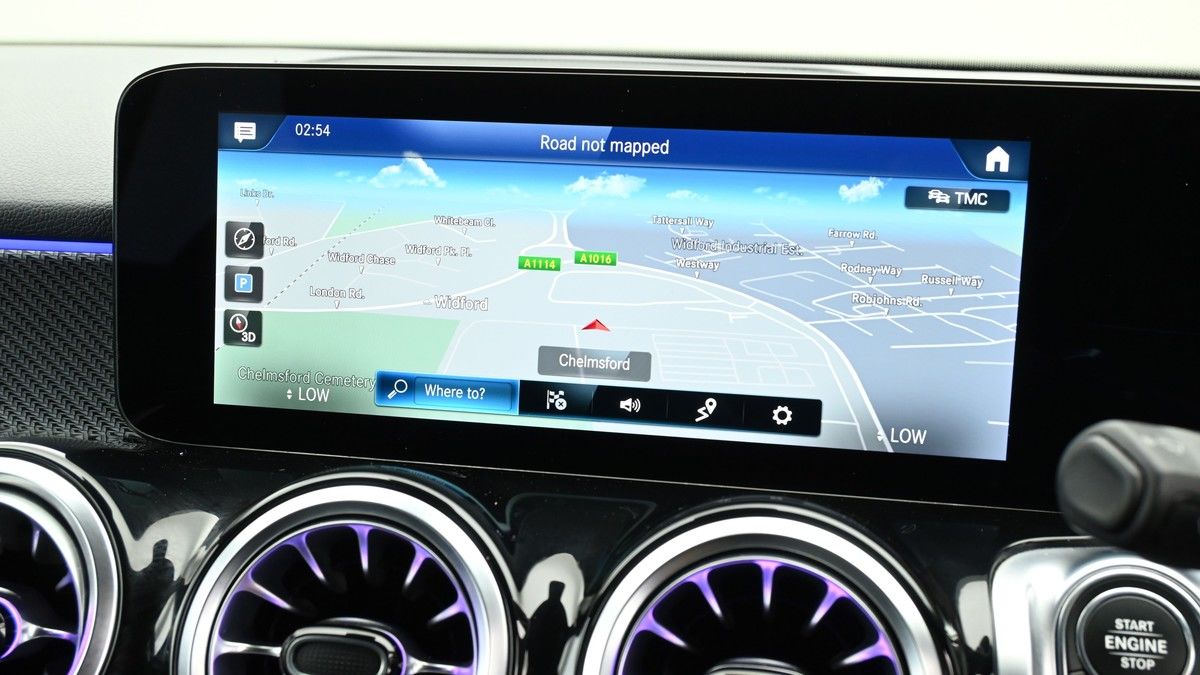 Mercedes-Benz GLB Image 11