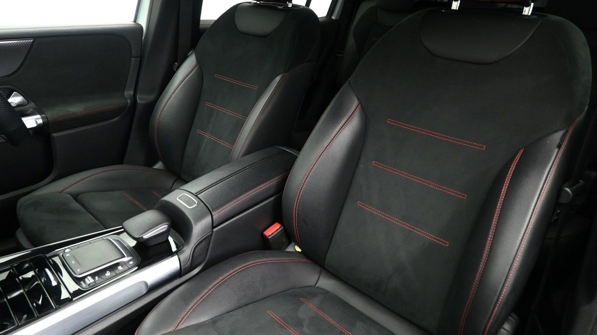 Mercedes-Benz GLB Image 4