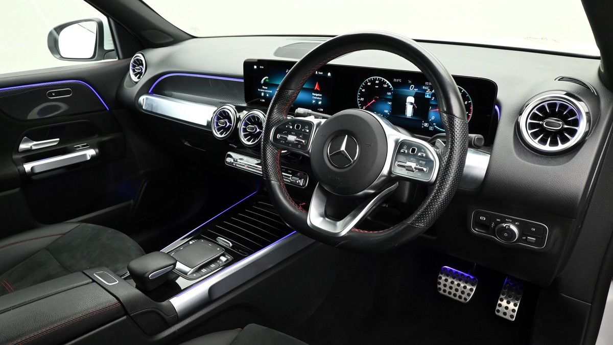 Mercedes-Benz GLB Image 3