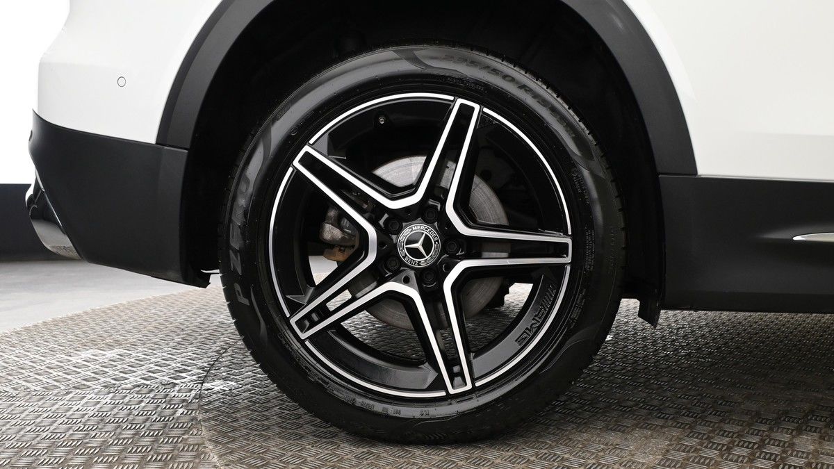 Mercedes-Benz GLB Image 9