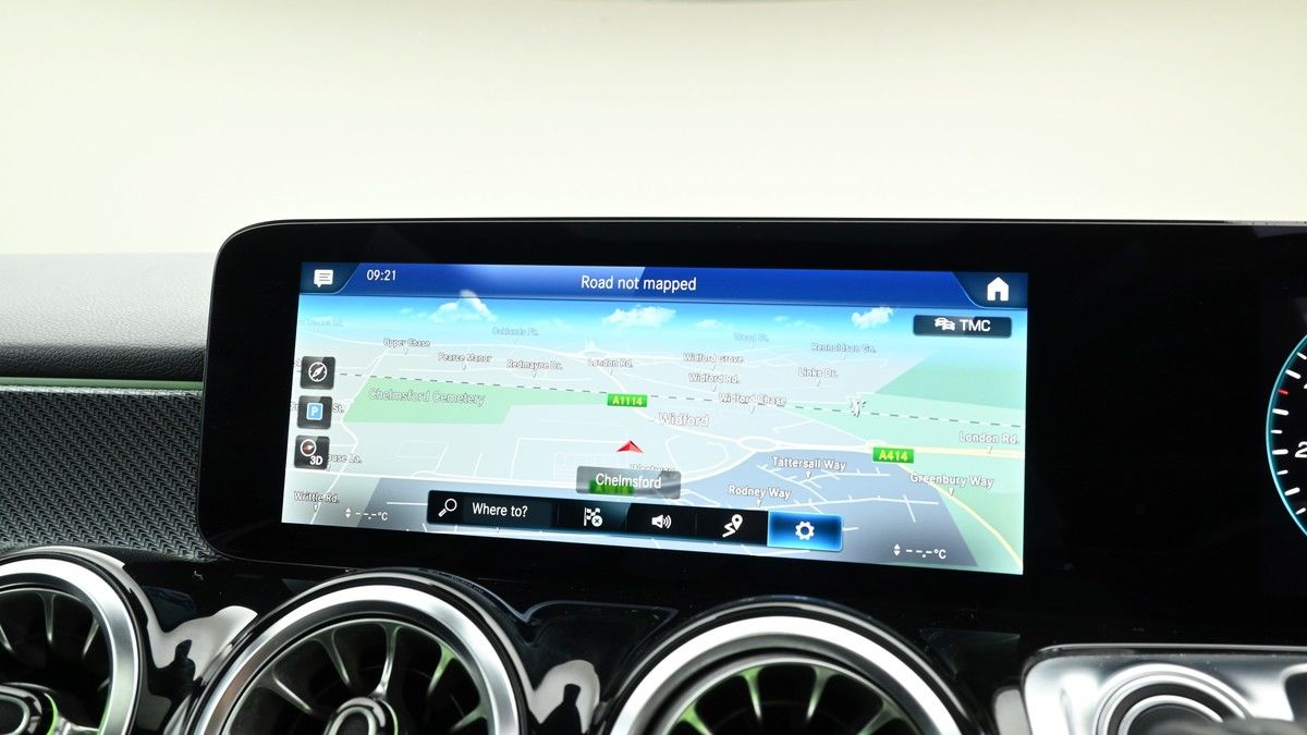 Mercedes-Benz GLB Image 12