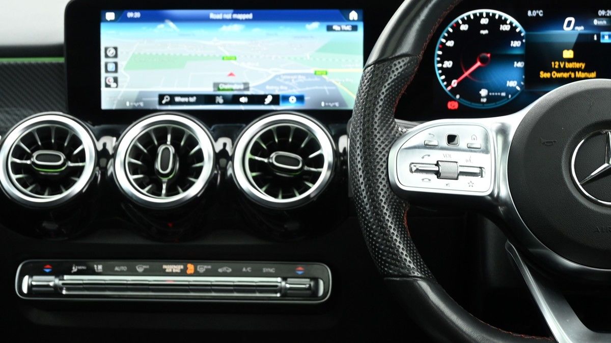 Mercedes-Benz GLB Image 16