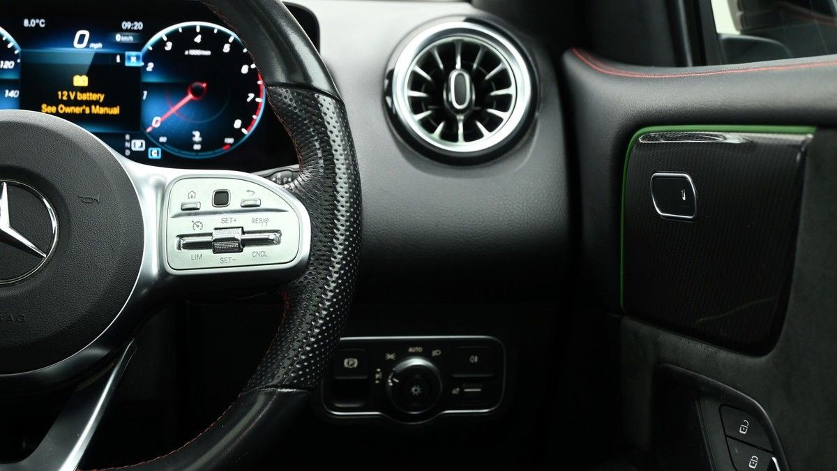 Mercedes-Benz GLB Image 17