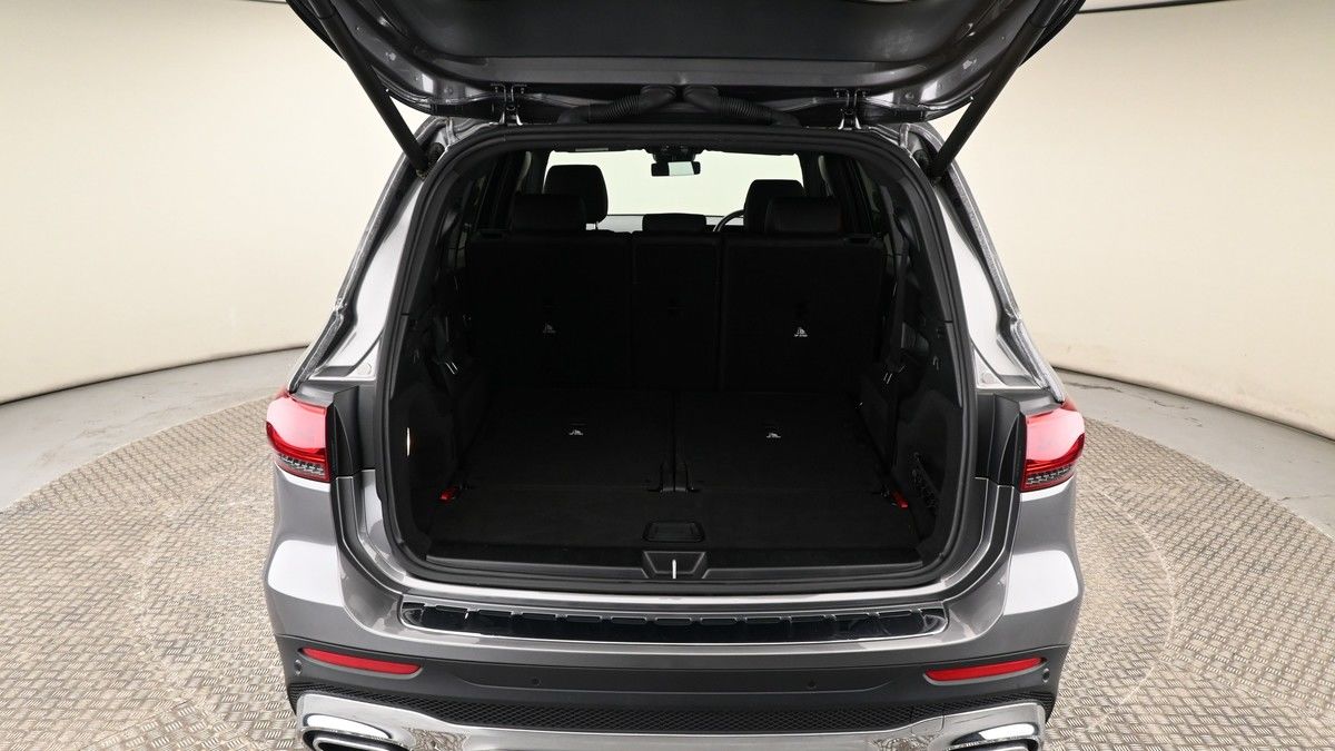 Mercedes-Benz GLB Image 9