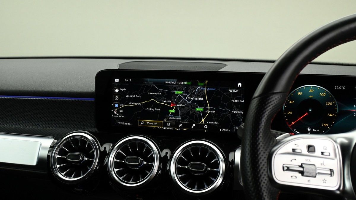 Mercedes-Benz GLB Image 10