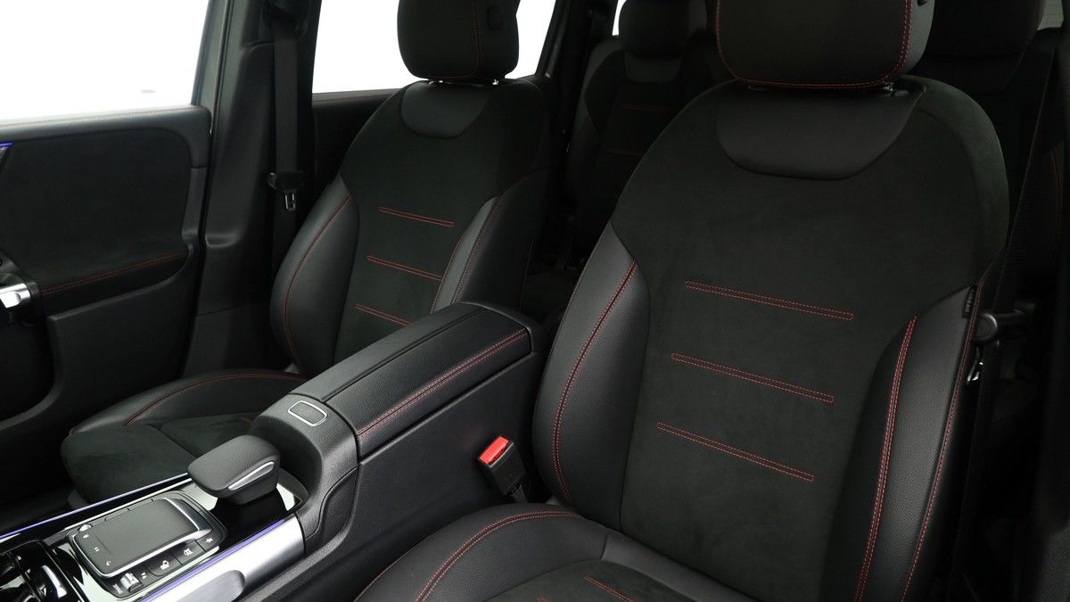 Mercedes-Benz GLB Image 3