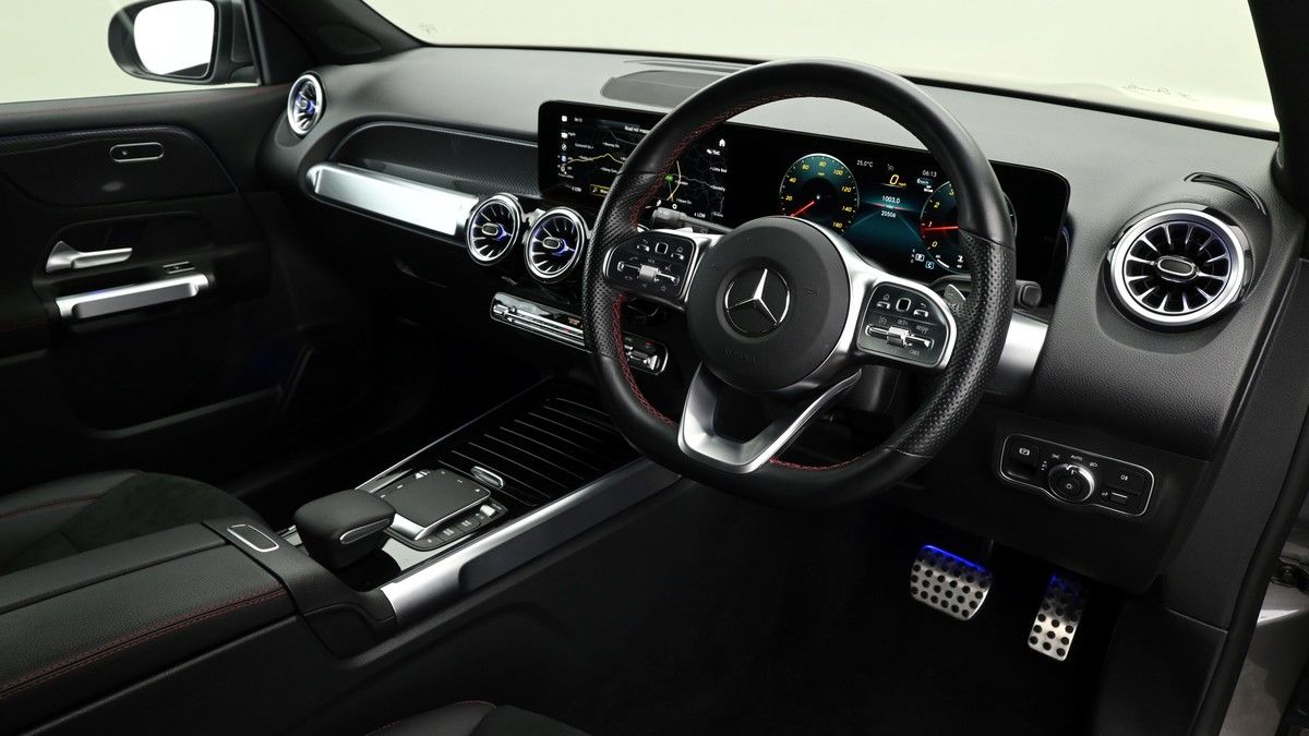 Mercedes-Benz GLB Image 2