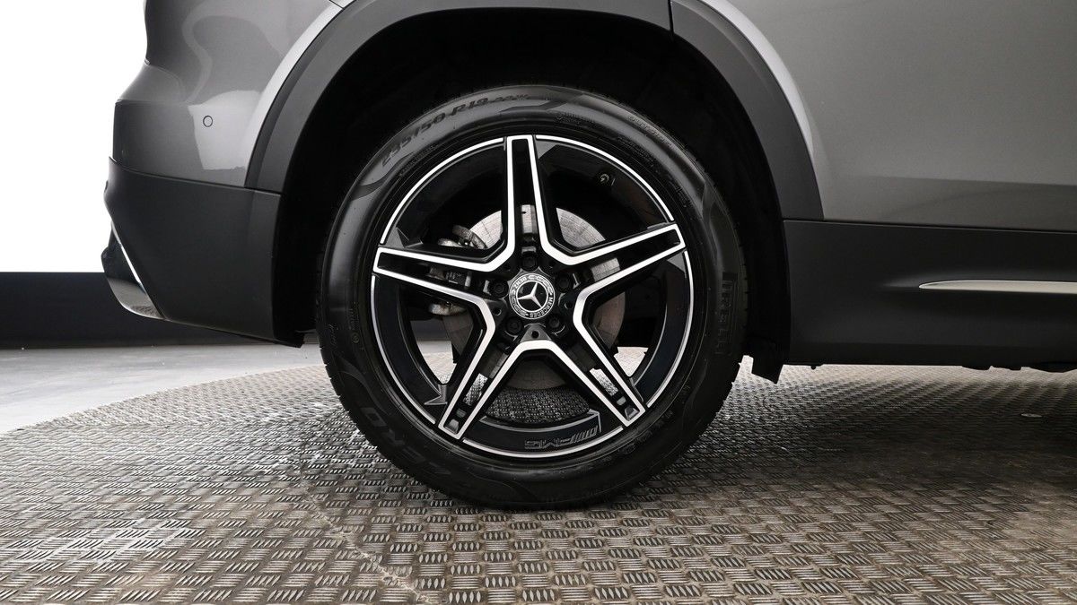 Mercedes-Benz GLB Image 8
