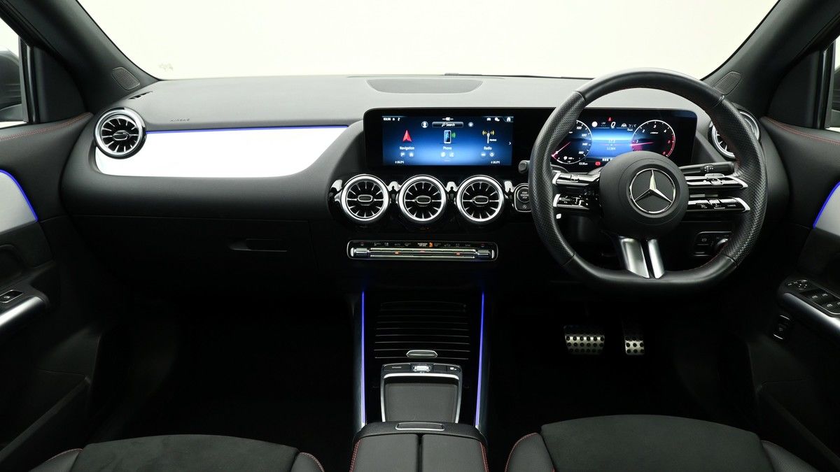 Mercedes-Benz GLA Image 14