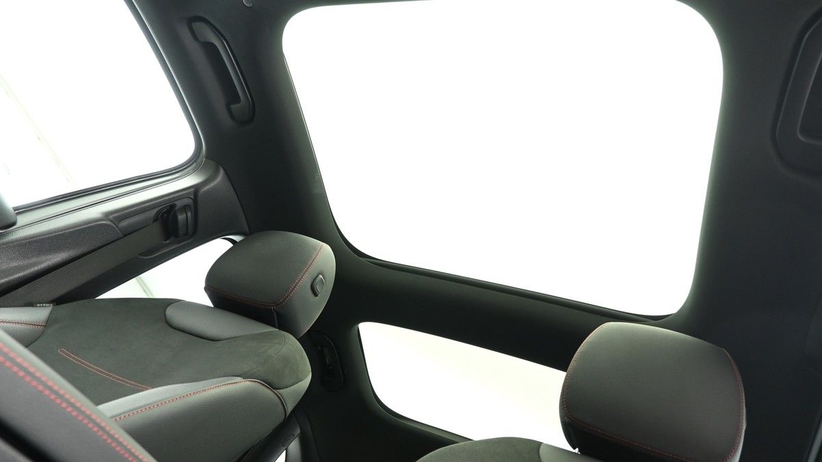 Mercedes-Benz GLA Image 2