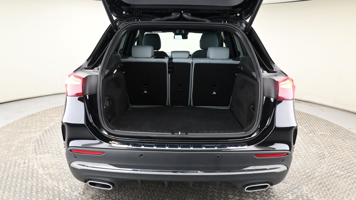 Mercedes-Benz GLA Image 10