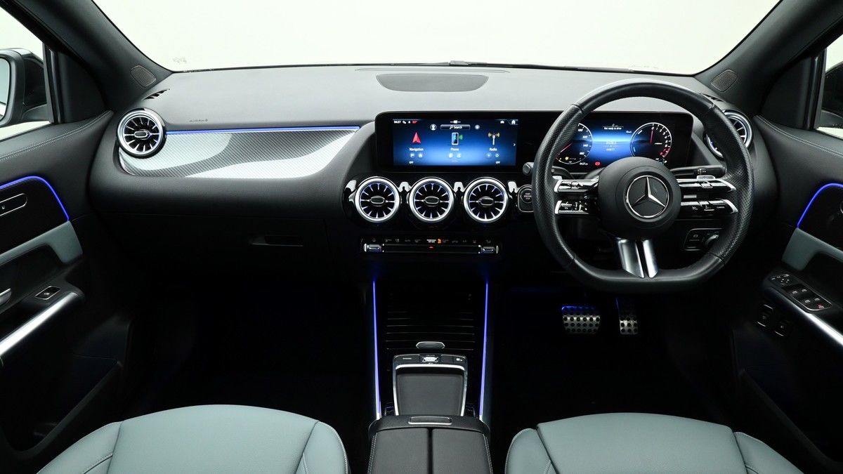 Mercedes-Benz GLA Image 14