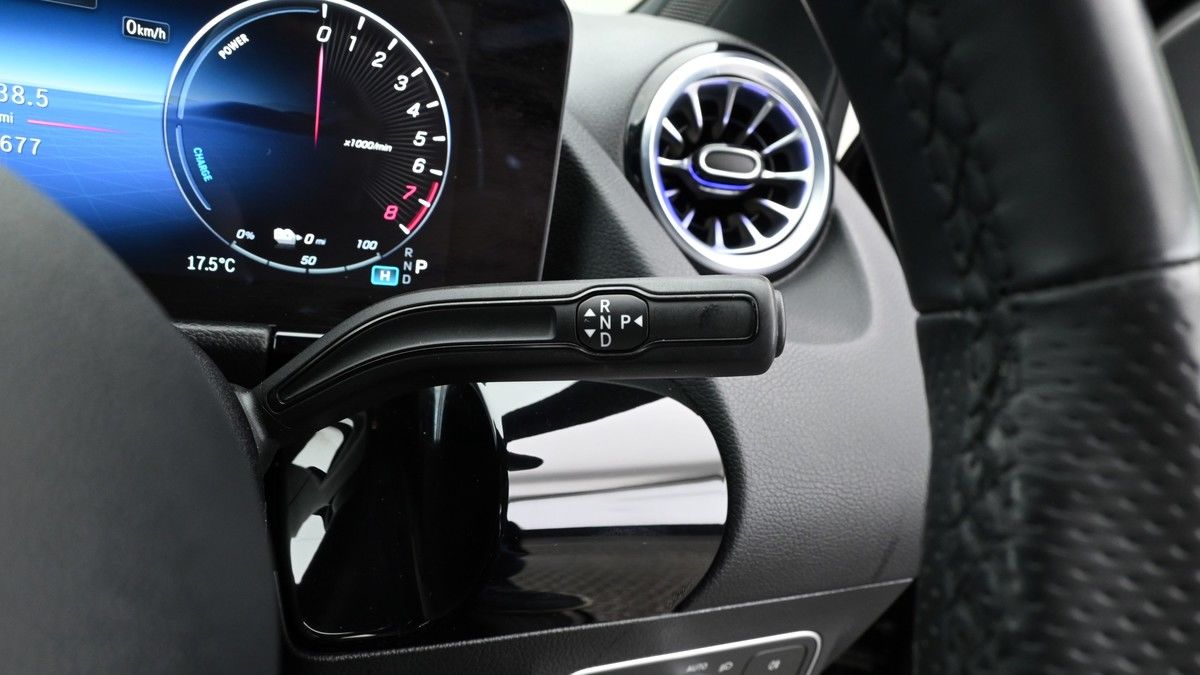 Mercedes-Benz GLA Image 2