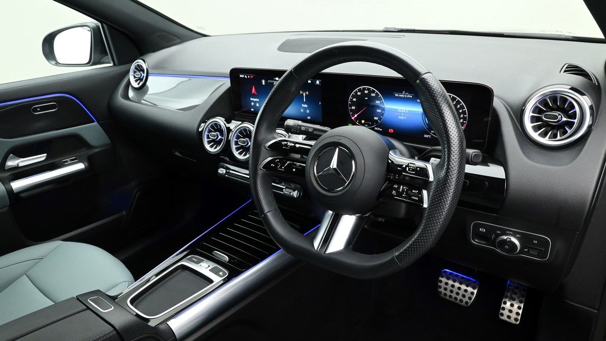 Mercedes-Benz GLA Image 3