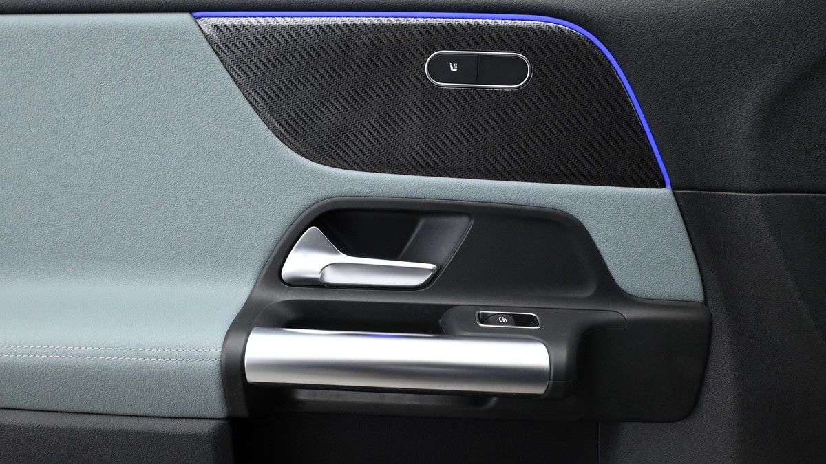 Mercedes-Benz GLA Image 13