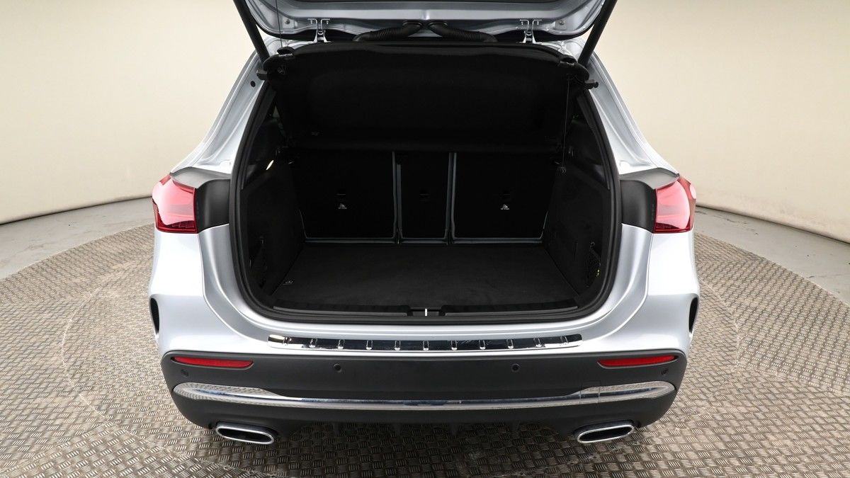 Mercedes-Benz GLA Image 10
