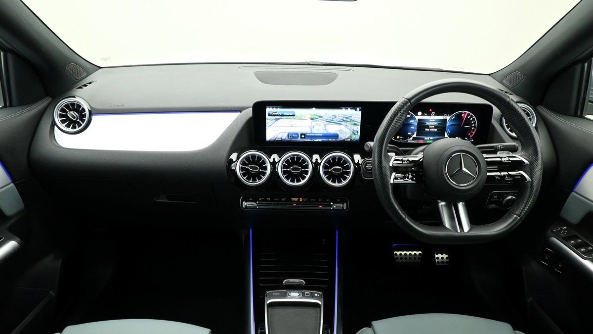 Mercedes-Benz GLA Image 14