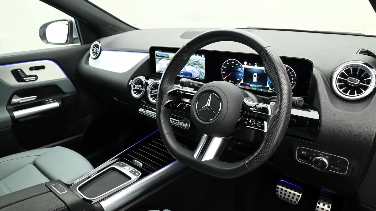 Mercedes-Benz GLA Image 3