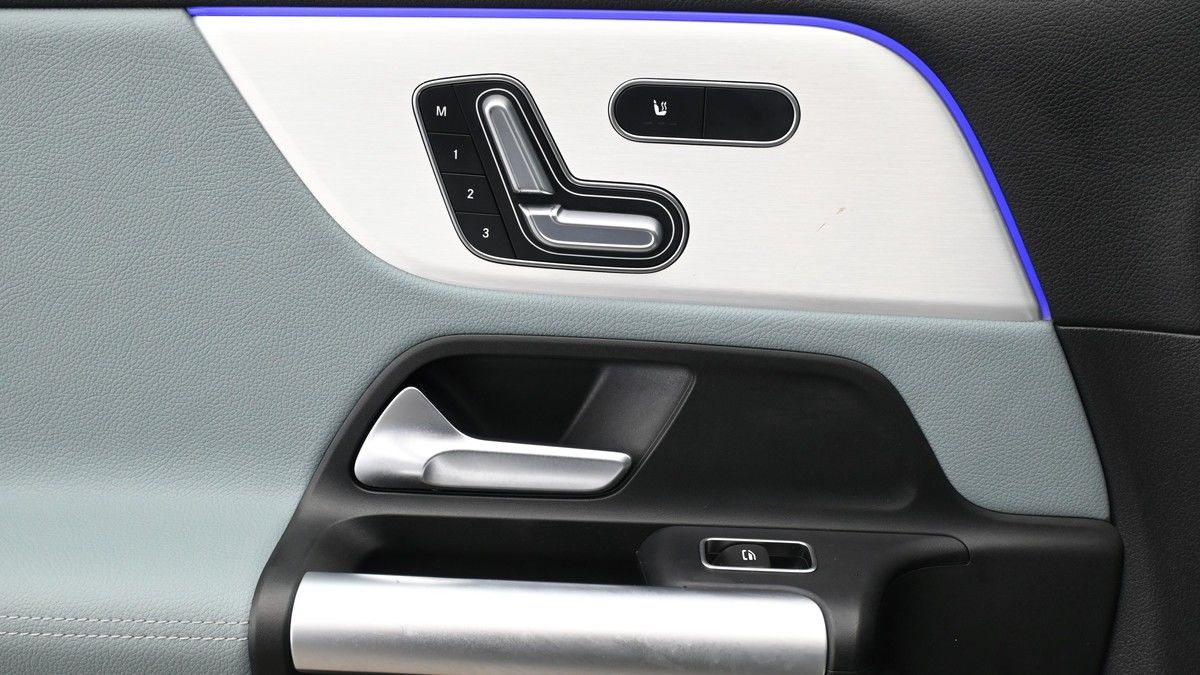 Mercedes-Benz GLA Image 13
