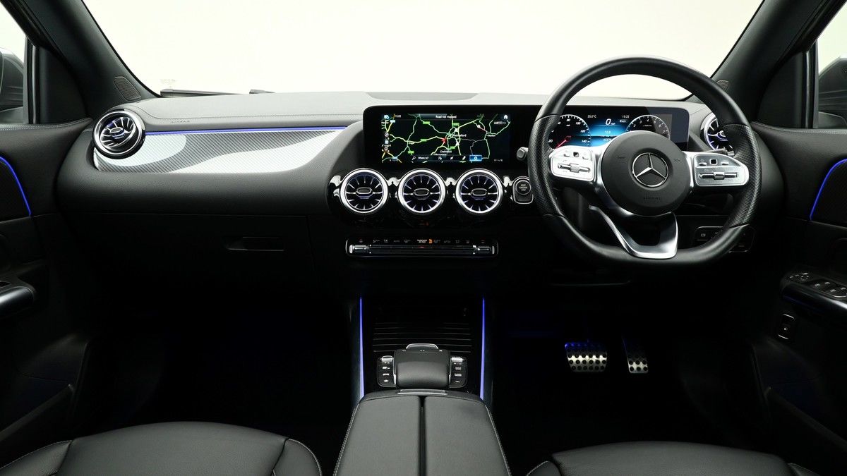 Mercedes-Benz GLA Image 13