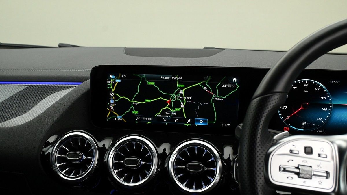 Mercedes-Benz GLA Image 10