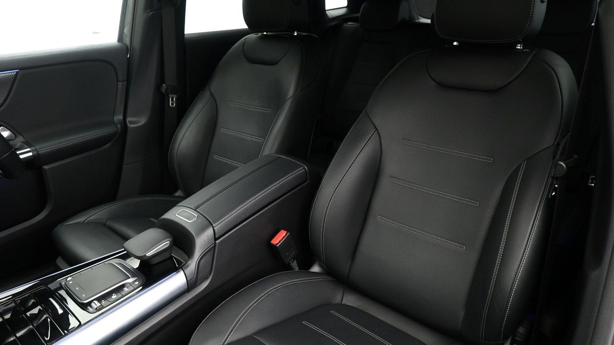Mercedes-Benz GLA Image 3