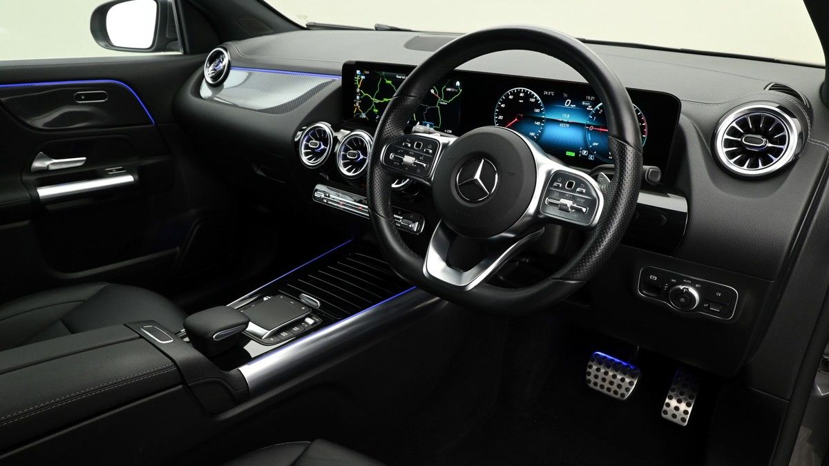 Mercedes-Benz GLA Image 2