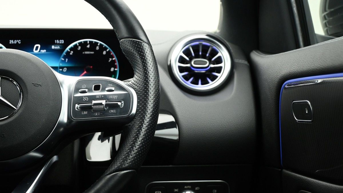 Mercedes-Benz GLA Image 15