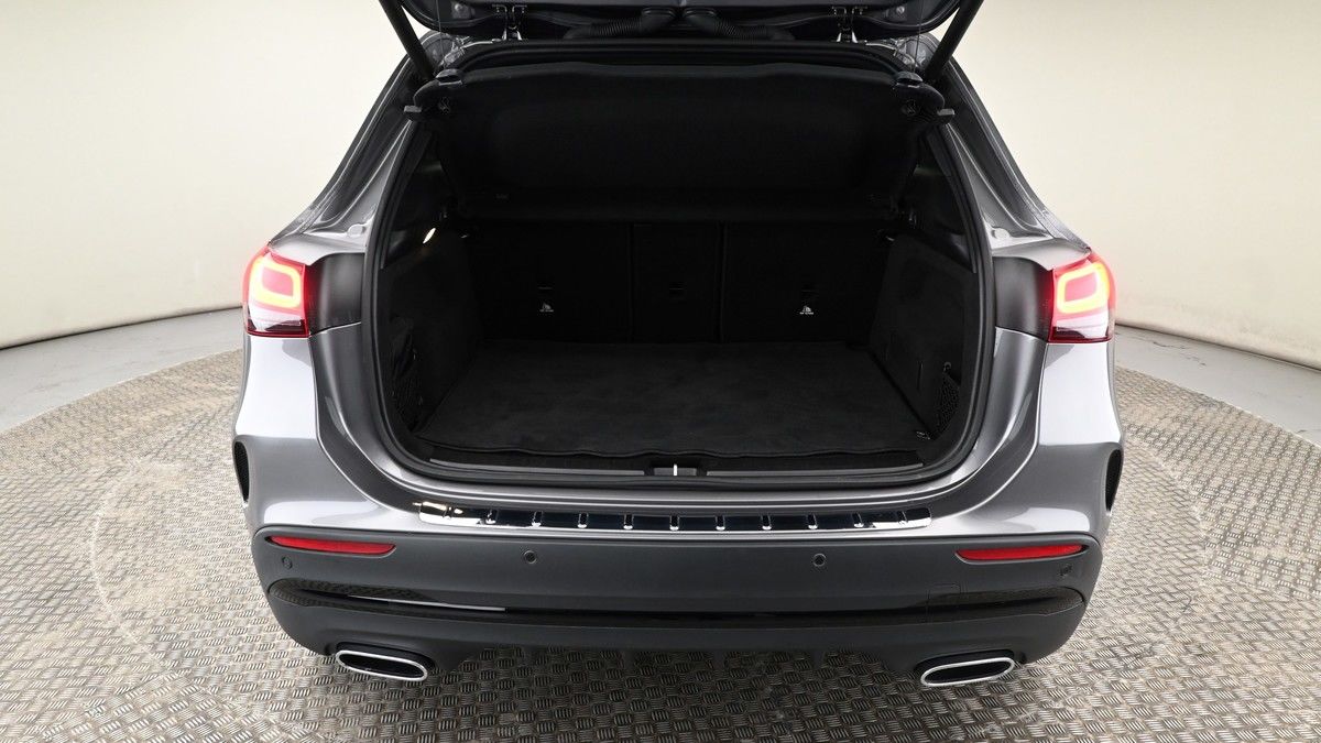 Mercedes-Benz GLA Image 10