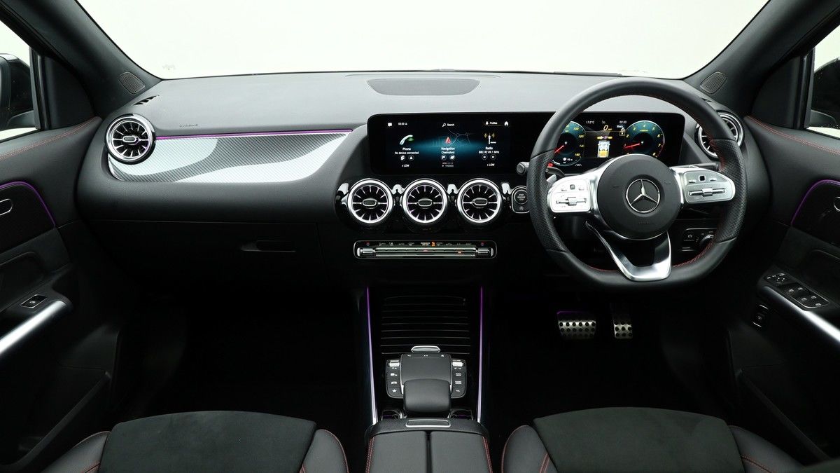 Mercedes-Benz GLA Image 14
