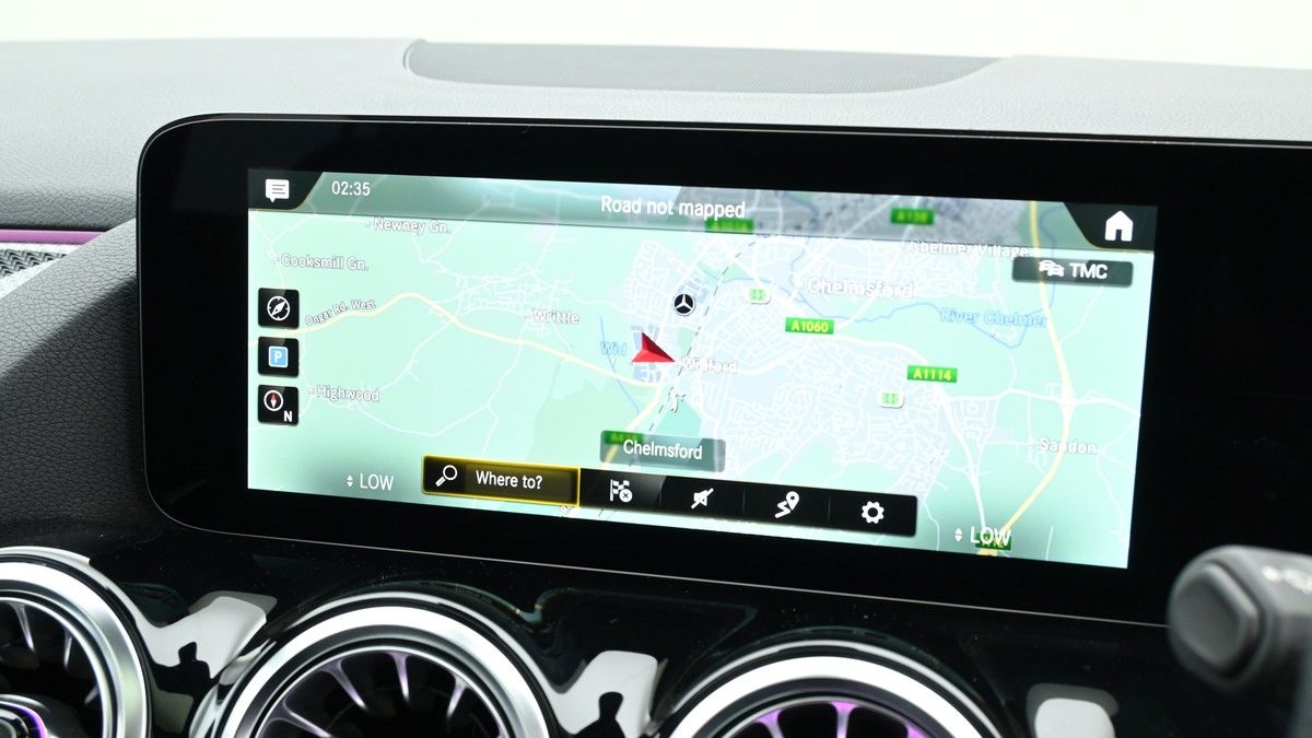 Mercedes-Benz GLA Image 11