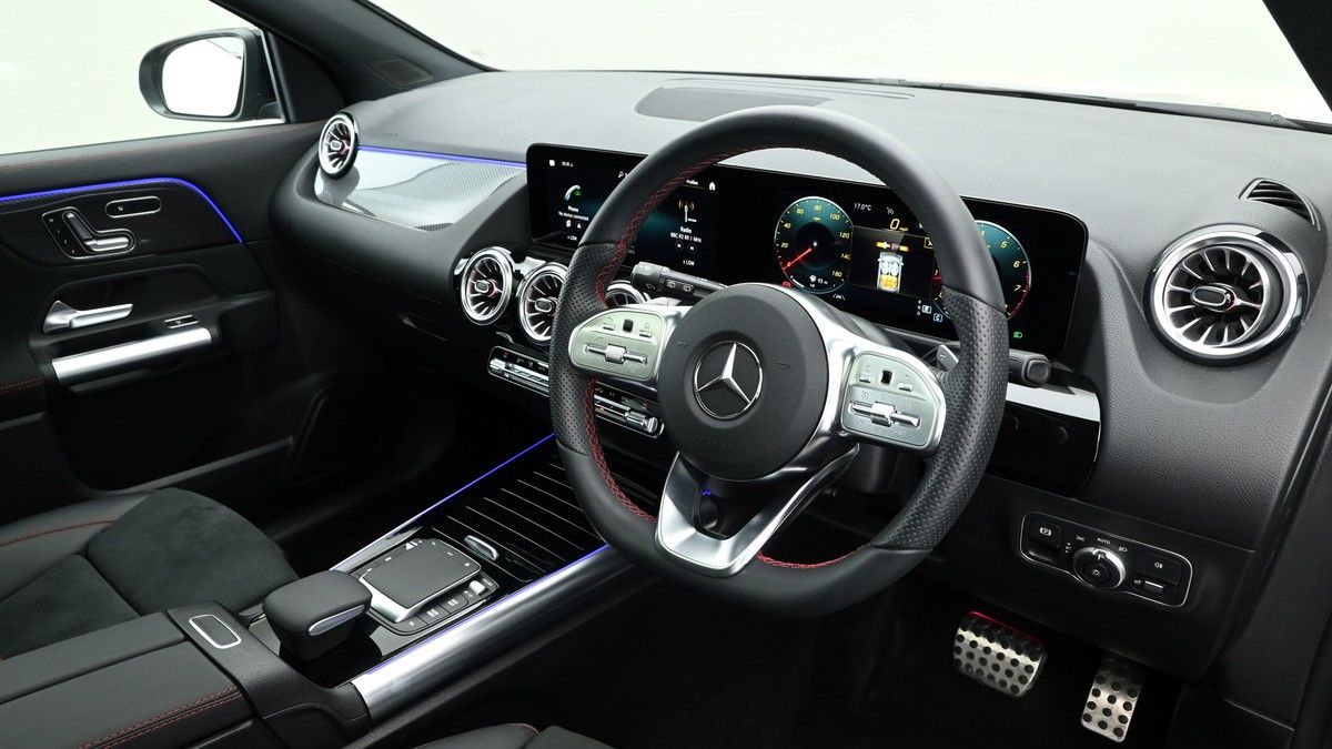 Mercedes-Benz GLA Image 3