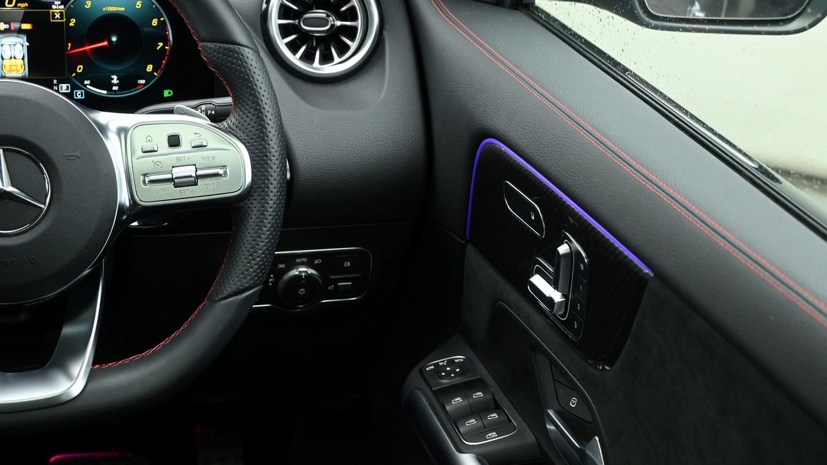 Mercedes-Benz GLA Image 16