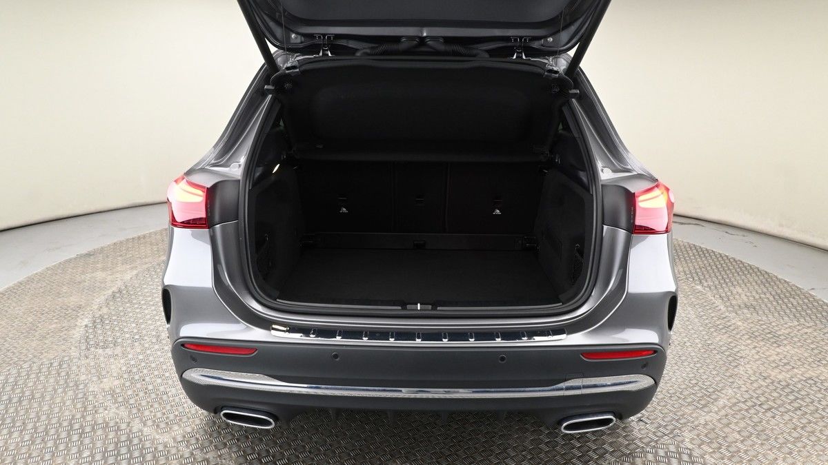 Mercedes-Benz GLA Image 9