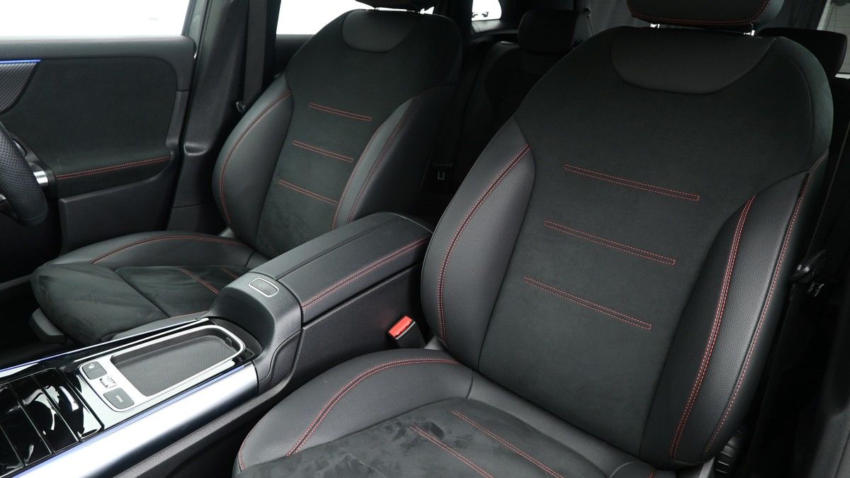 Mercedes-Benz GLA Image 3