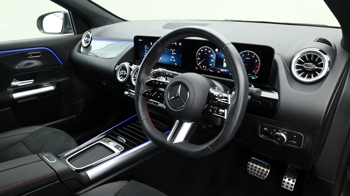 Mercedes-Benz GLA Image 2