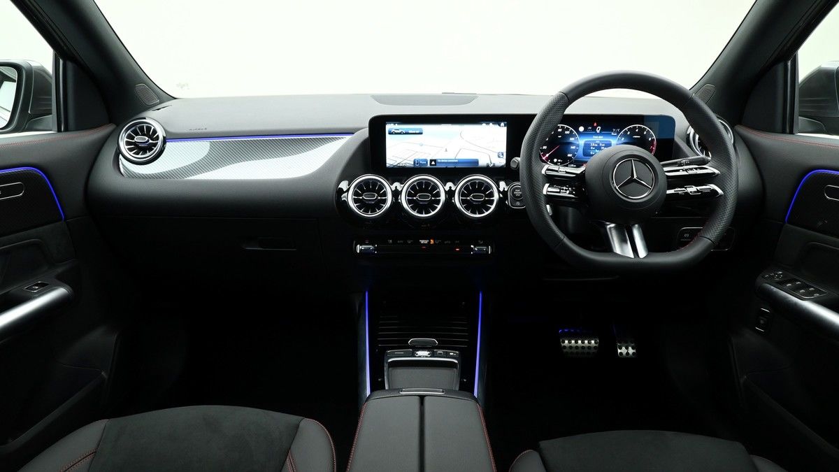 Mercedes-Benz GLA Image 13