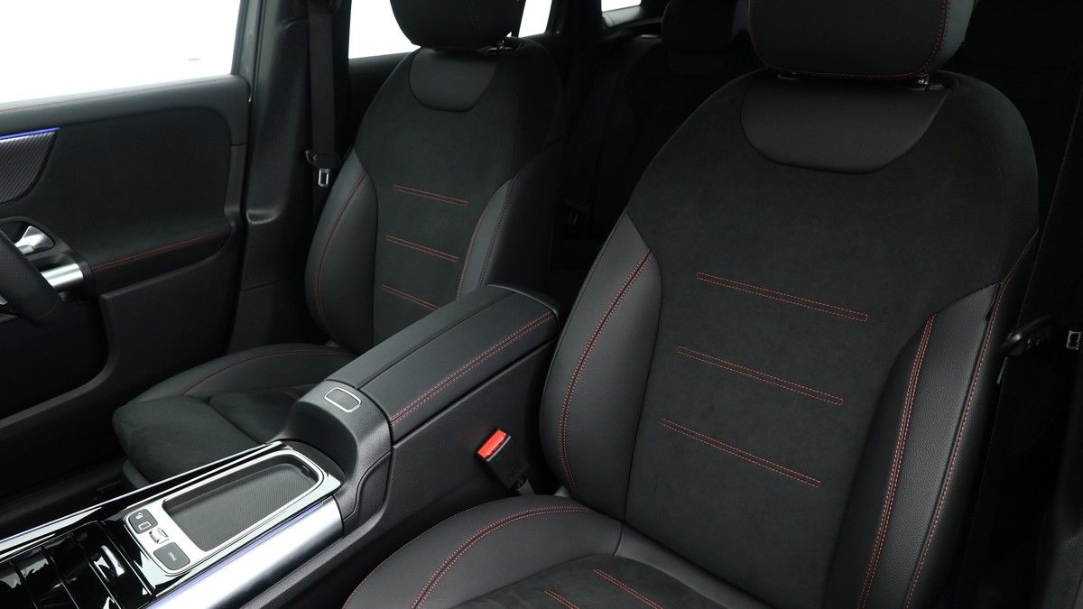 Mercedes-Benz GLA Image 3