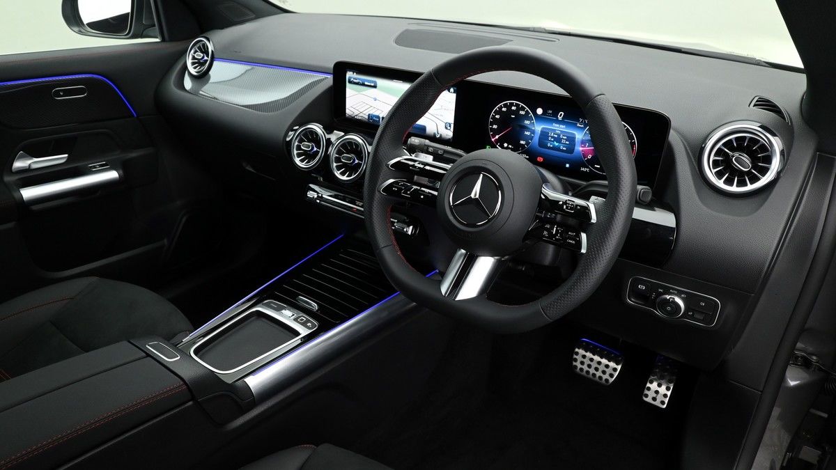 Mercedes-Benz GLA Image 2