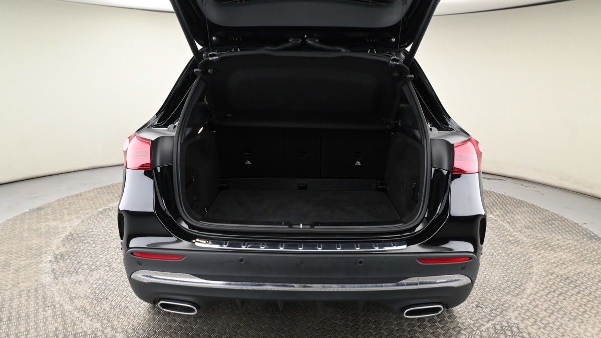 Mercedes-Benz GLA Image 10