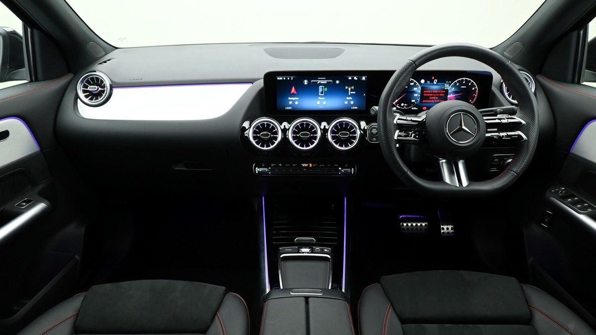 Mercedes-Benz GLA Image 14