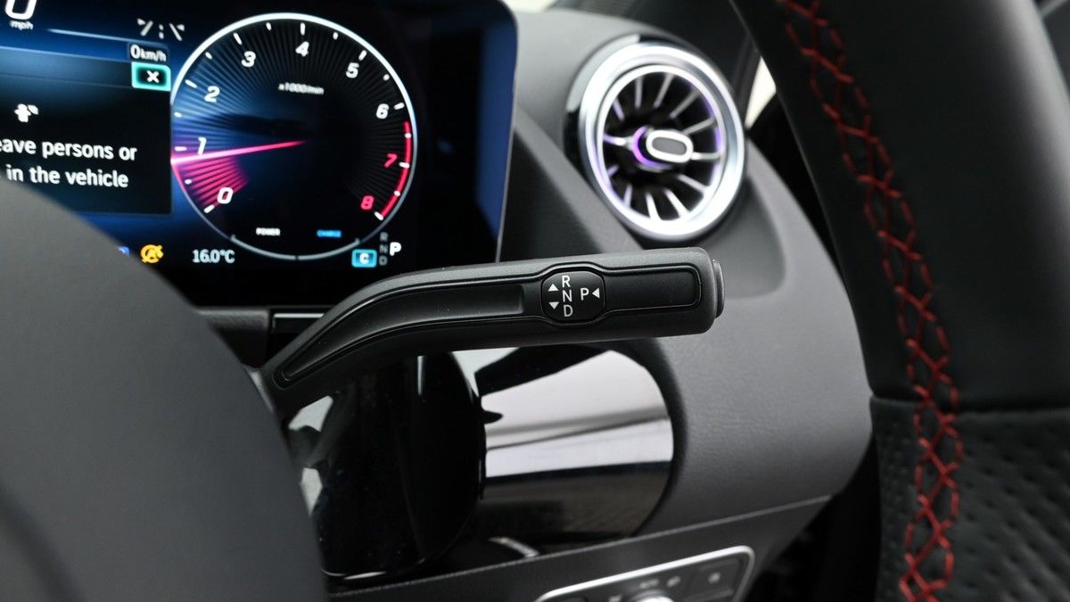 Mercedes-Benz GLA Image 2