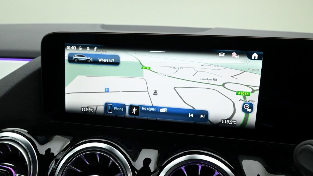 Mercedes-Benz GLA Image 11