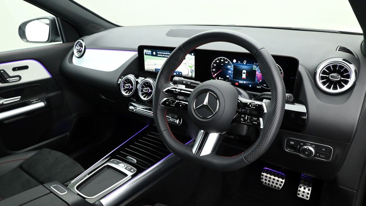 Mercedes-Benz GLA Image 3