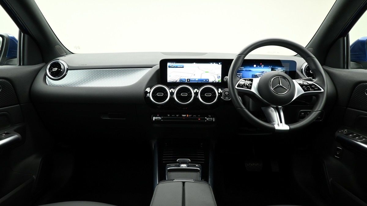 Mercedes-Benz GLA Image 13